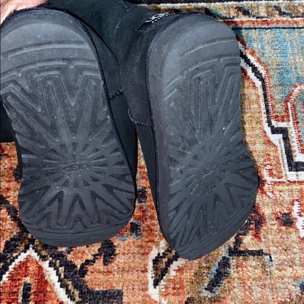 Black Tall Ugg boots - Picture 4 of 6